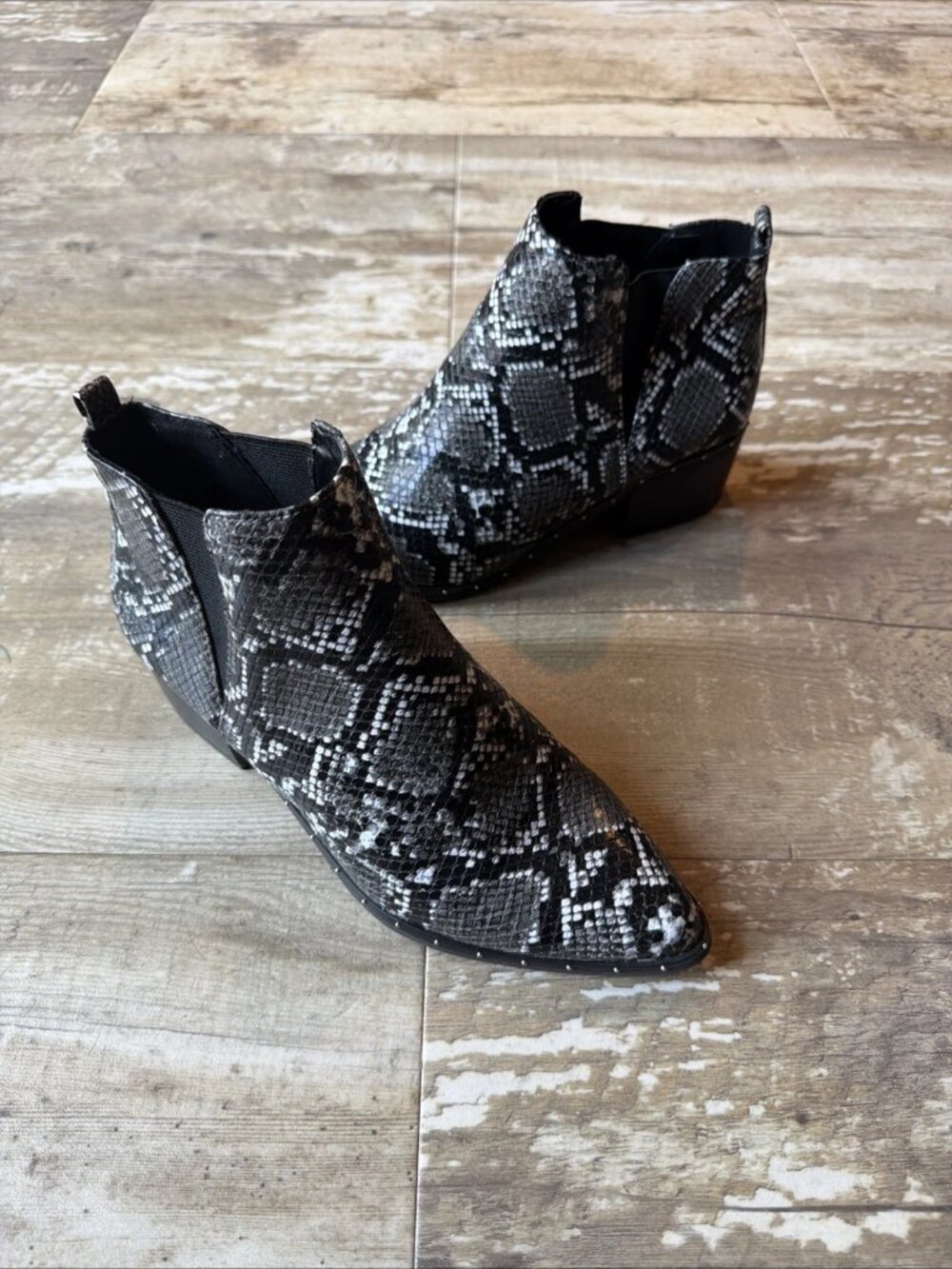 BAR III Gabby Studded Black & White Snake Print Ankle Boots Women’s 6.5 - Picture 3 of 8